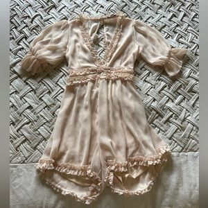 Creme ruffled flowy romper. Size M